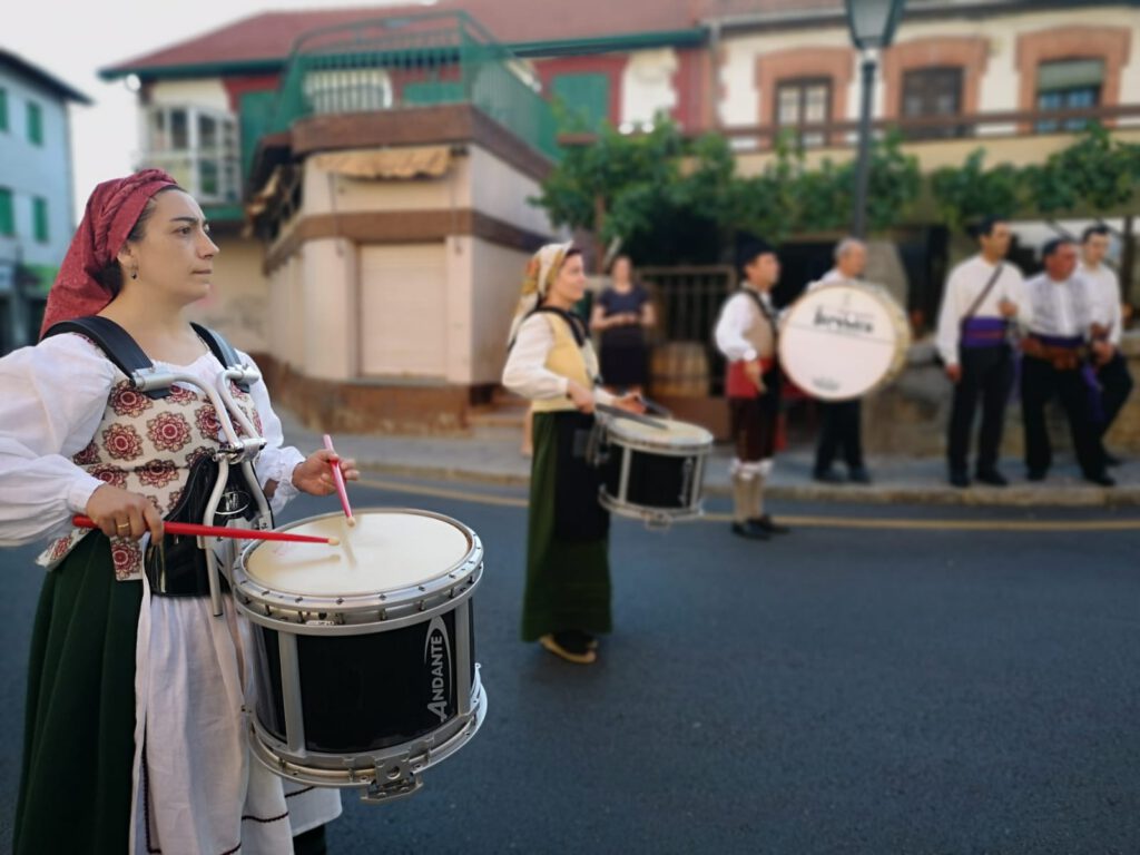 Casa de Asturias en Guadarrama percusión por Cercedilla