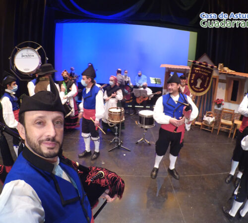 Actuación de la Banda de Gaitas de la Casa de Asturias en Guadarrama