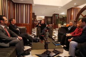 Reunión mantenida por los responsables de los centros asturianos de Madrid con el presidente del Principado de Asturias, Adrián Barbón 